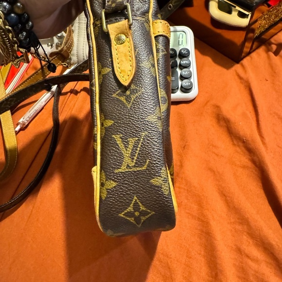 Louis Vuitton Monogram Crossbody Bag Danube - Picture 4 of 12